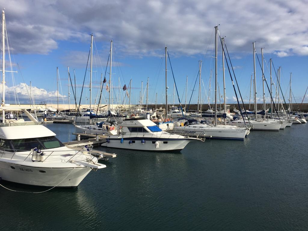Puerto Calero Boat Hotel Bagian luar foto